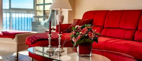 Table, Flower, Couch, Furniture, Property, Plant, Building, Comfort, Picture Frame, Window