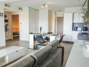 Eigentum, Tabelle, Möbel, Couch, Stuhl, Interior Design, Die Architektur, Wohnzimmer, Gebäude, Fussboden