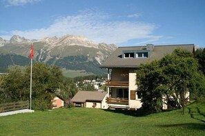 View from the side with roof-windows (livingroom and bath with Shower)