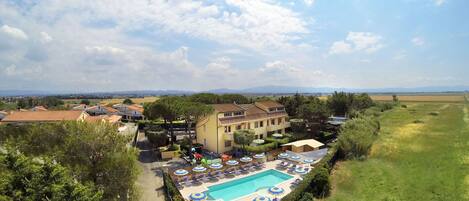 Cloud, Sky, Plant, Azure, Natural Landscape, Building, Tree, Land Lot, Vegetation, Swimming Pool