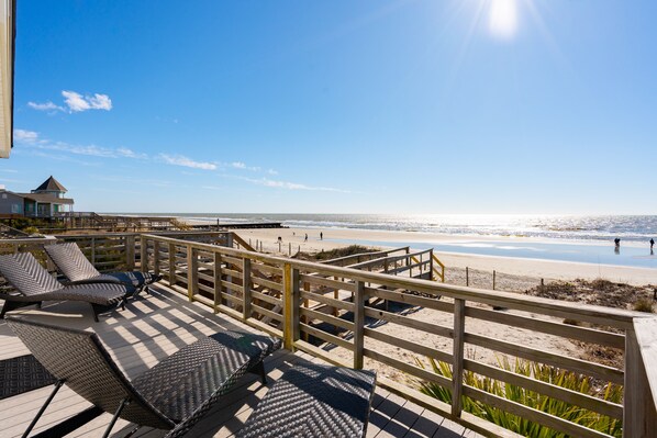 Welcome to Costa La Vista! Directly Oceanfront