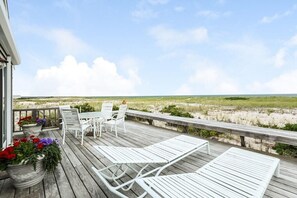 Unobstructed views of Cape Cod Bay