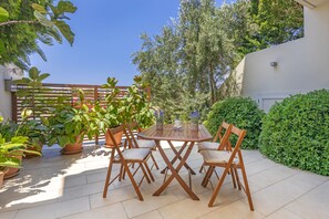 Patio , Front yard , City view , Inner garden