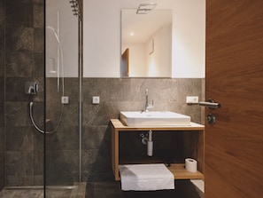 Bain