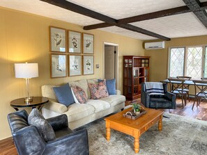 Open living and dining area (table seats 6).
