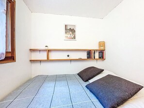 Wand, Bett, Schlafzimmer, Holz, Interior Design, Bettdecke, Fussboden, Flooring, Bedding, Möbel