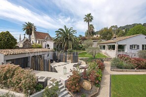 2,500m2 of mediterranean garden and terrasses