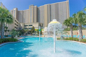 Children's Pool W/ Splash Pad