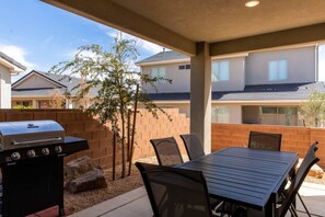Outdoor Dining for Six with a BBQ