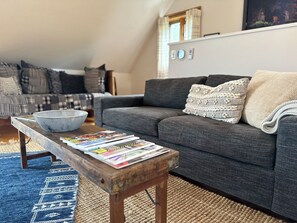 Seating area with pullout couch for optional second sleeping situation 