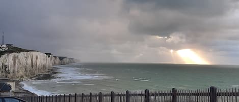 Vista para praia/oceano