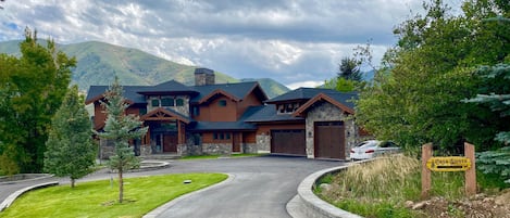 Summer view. Long, spacious driveway.