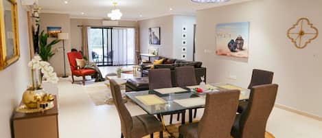 Spacious Luxury Open Floor Living & Dining Area 