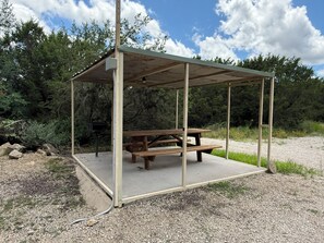 Serenity Campsite Lake Godstone Shelter