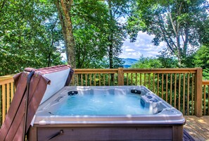 Hot Tub with a Spectacular Visual