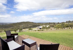 Walnut Grove: Modern comfort with expansive views (334)
