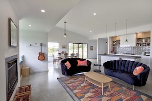 Walnut Grove: Modern comfort with expansive views (338)