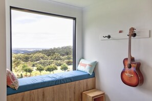 Walnut Grove: Modern comfort with expansive views (337)