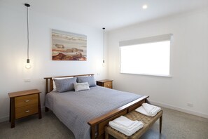 Walnut Grove: Modern comfort with expansive views (350)