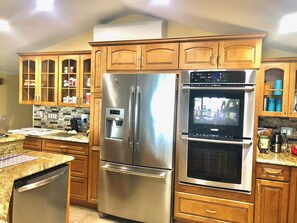 Luxury kitchen-has electrolux appliances, has all you need!