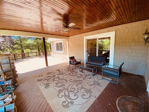 Entryway Porch with seating