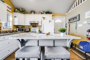 Kitchen with Island Dining