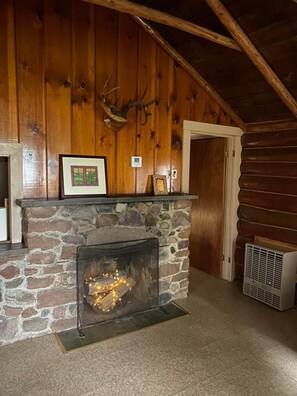 Interior (3)