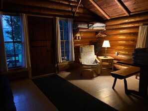 Interior (4)