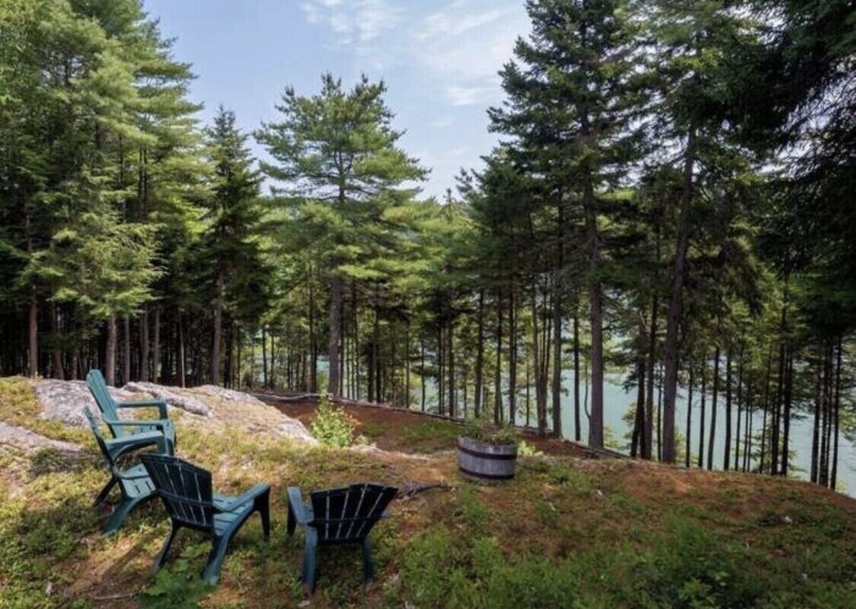 Private Coastal Log Cabin. Summer stay on the Maine coast!