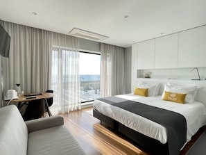 Deluxe bedroom with Seaview