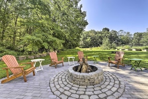 Private Yard | Wood-Burning Fire Pit