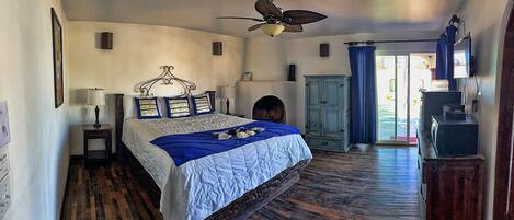 King bed with views to the ocean.