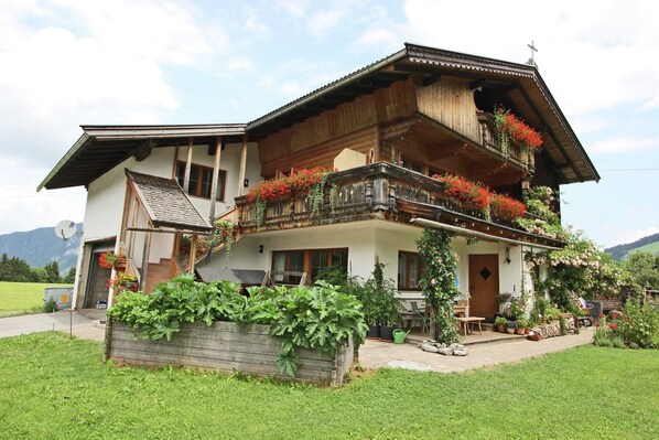 Außenseite Ferienhaus [Sommer]