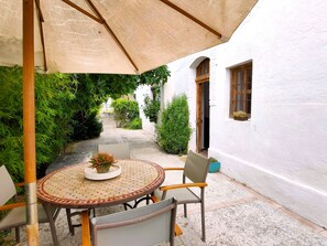 Terraza junto al bambú