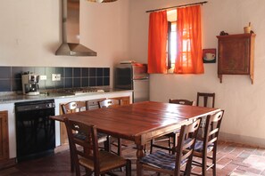 Dinnertable in the kitchen of Aurora