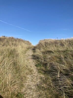 Access to Beach - 100 Metres from Front Door