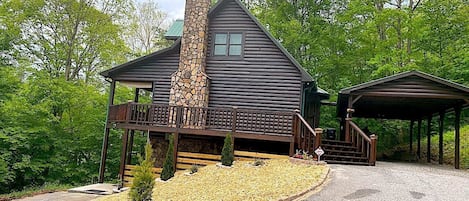 Little Heaven is a Great Property with creek, privacy and accomm