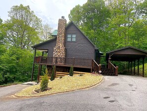 Little Heaven is a Great Property with creek, privacy and accomm