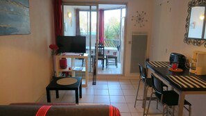 The Living room with sofa bed for 2 people, flat screen and a breakfast area