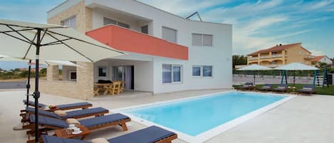 4 * Moderne Villa Amfora für 12 Gäste
