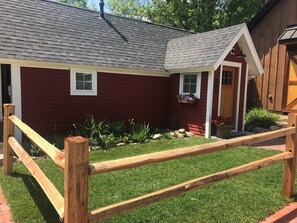 Front Private Entrance - Come on In and Check out the pictures & waterfront!