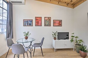 Living Area | Smart TV