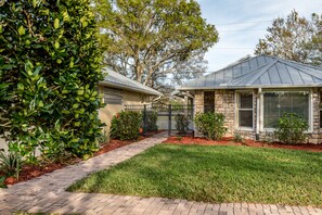 Front view of your own separate cottage home. "Another Day in Paradise"