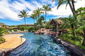 Luxurious spacious zen oasis: pool, AC, beach gear, bikes, kid equipment