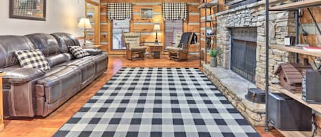 Pigeon Forge Vacation Rental | 2-Story Cabin | 3BR | 2BA | 2,232 Sq Ft