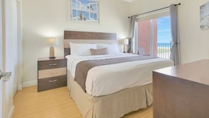 P8920218Surf Room602