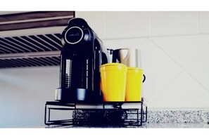 Kaffee und/oder Kaffeemaschine