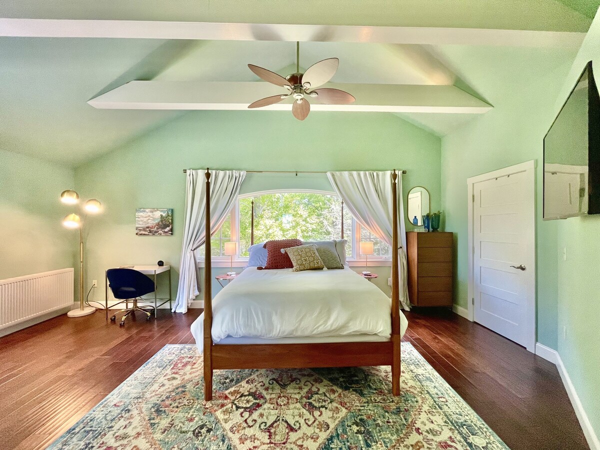 Grand Vista – Luxury Get-a-way with Panoramic Views!