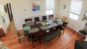 Dining table, 2 removable leaf extensions & a mix of bench seating and chairs