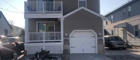 Beach block house with multiple decks and offstreet parking